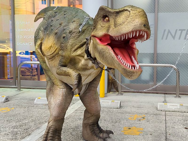 動いて吠える恐竜きぐるみ