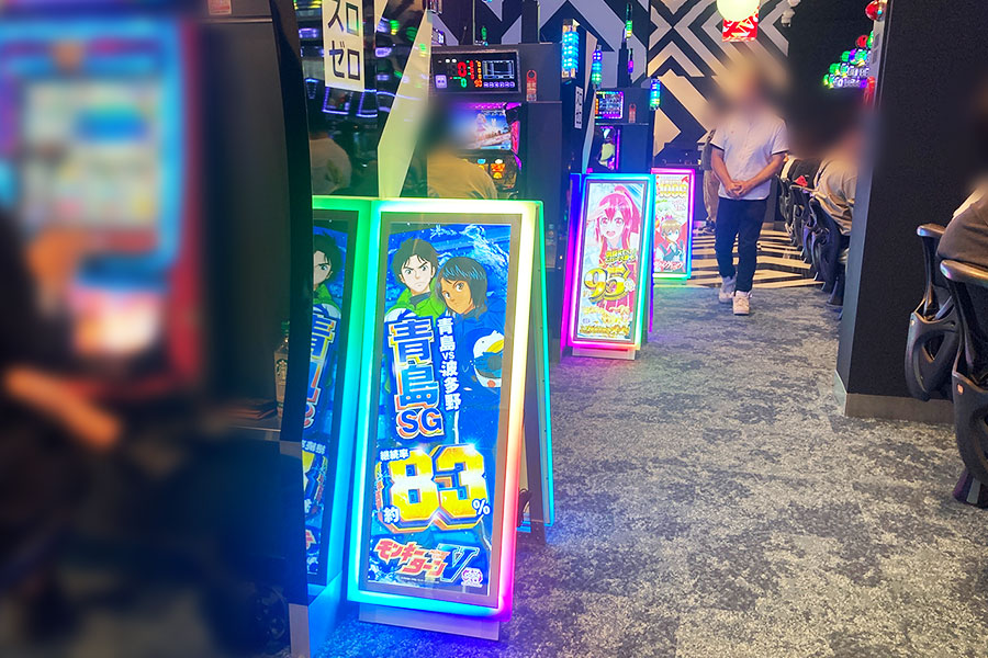 通路に並べたレインボードリームパネル