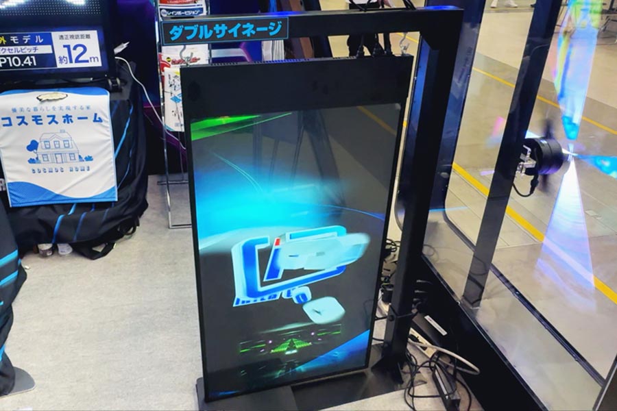 薄く両面で再生できる液晶ディスプレイ
