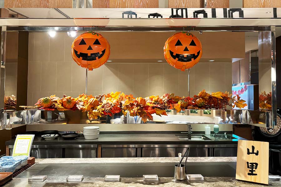 カボチャのバルーンでハロウィン装飾