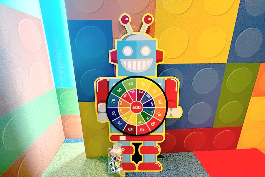ロボットに的当てをプラスして遊べるおもちゃに