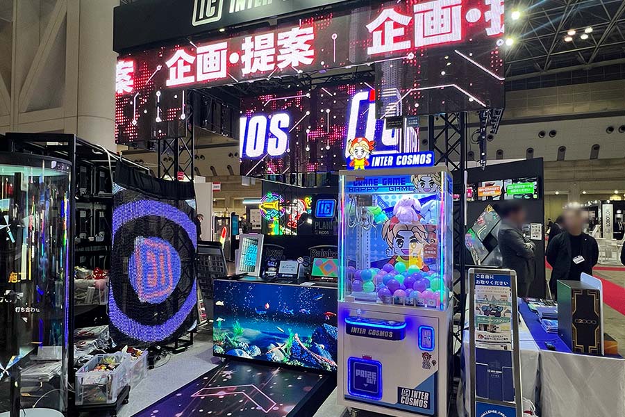 新商品が目立つ展示会ブース正面