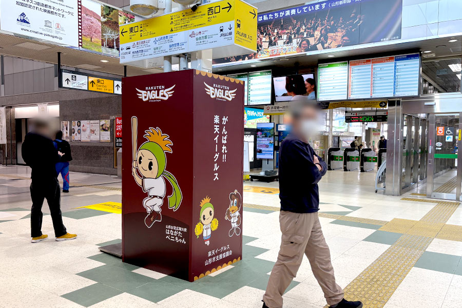 裏や側面もラッピングで360度訴求