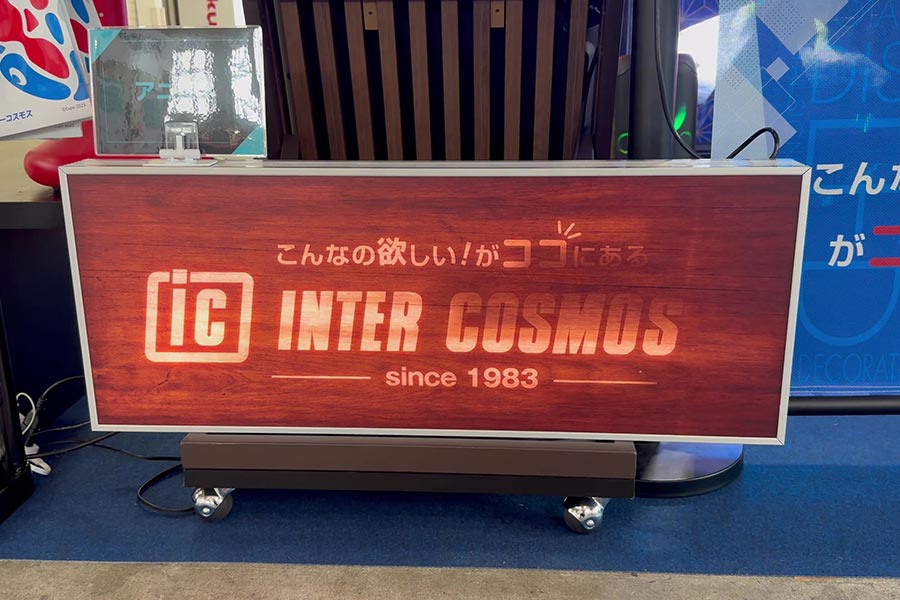 メディアとLEDで動きのある演出ができる「アニパネスクリーン」