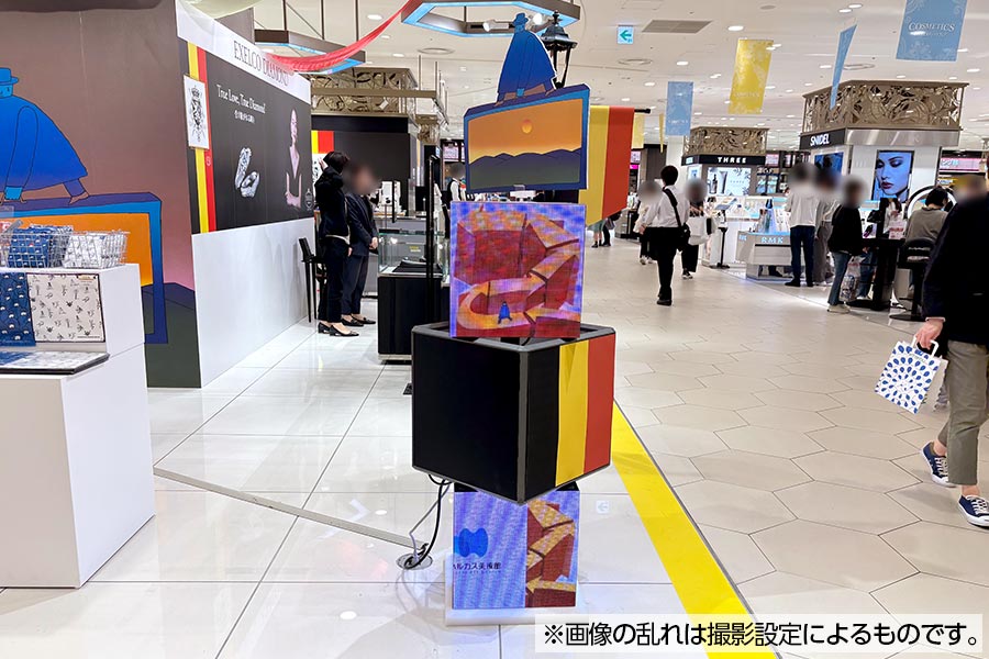 キューブビジョン2つを使った柱型オブジェ