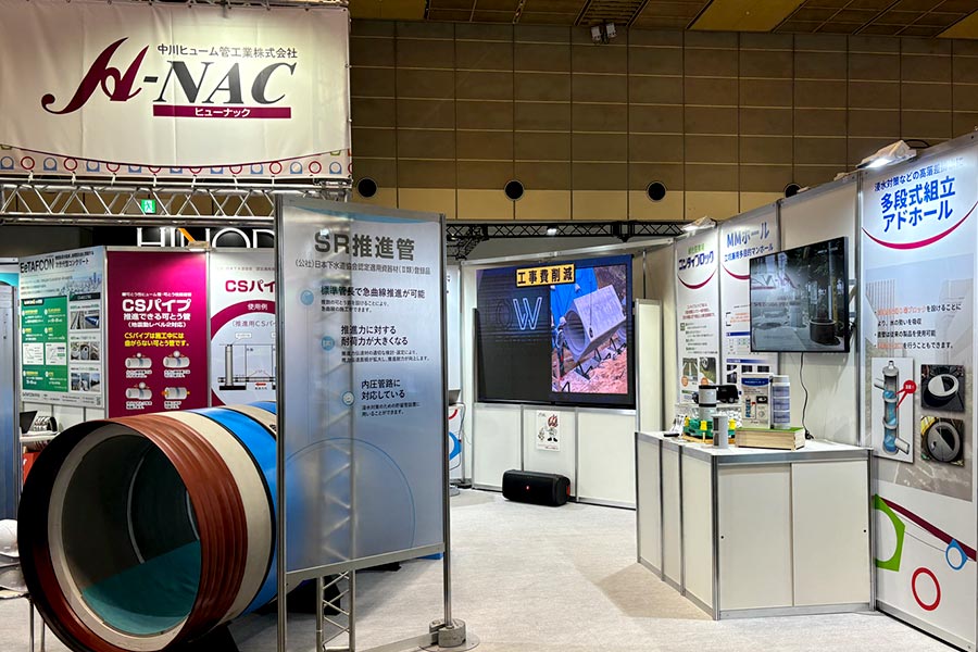 展示会ブース入口からでも映像で目を惹くLEDレインボービジョン