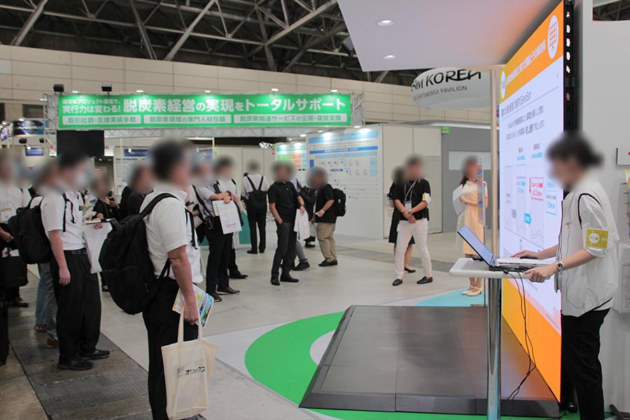 プレゼン時はモニターとして活用できるLEDビジョン