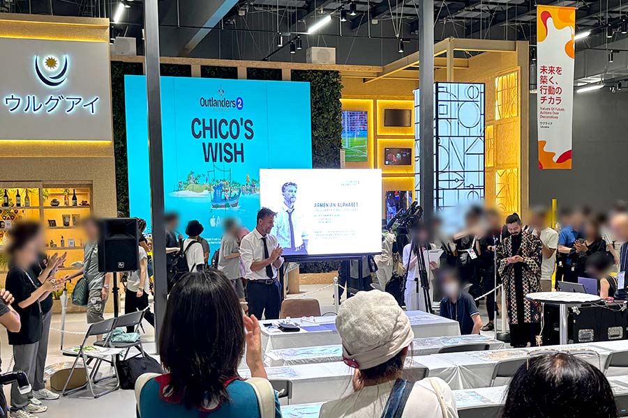 土台もありイベントに最適なレンタルLEDレインボービジョン