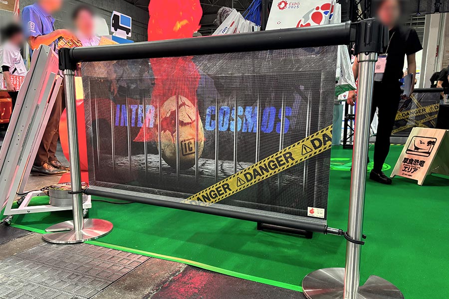 案内表示をベルトポールにプラスするパーテーションスクリーン