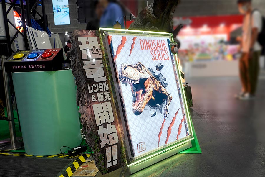 縁が輝く内照式のポスターパネル