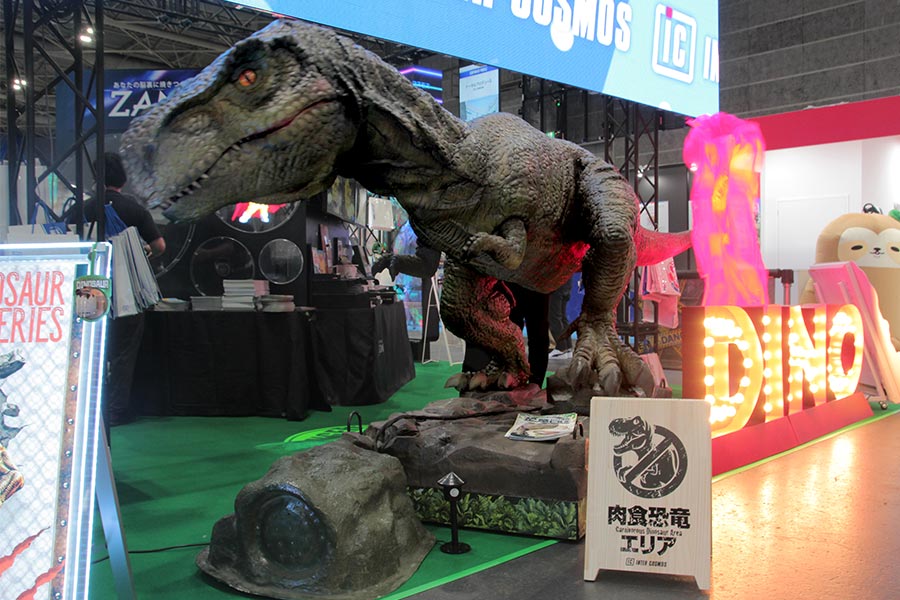 大迫力の恐竜ロボット(ティラノサウルス)