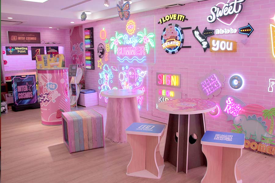 段ボール什器や電気を使わないデコソラも豊富