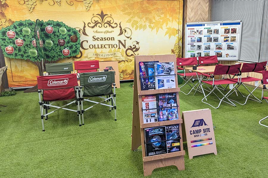 部屋の中なのに解放感のあるキャンプ風の内装