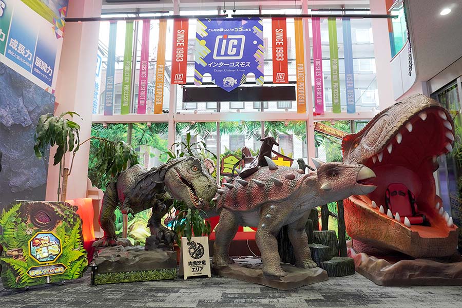 大迫力の巨大恐竜ロボットたち