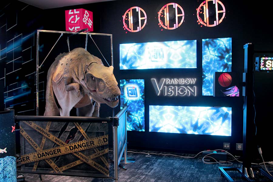恐竜着ぐるみディノアクターと各種LEDビジョン