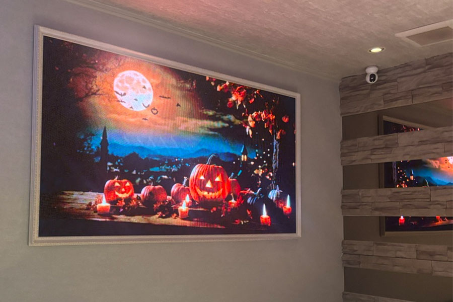 ハロウィンの映像でイベントの雰囲気を盛り上げるLEDビジョン