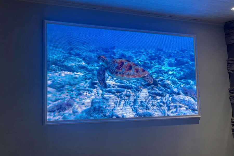 高精細でまるで水槽のようなLEDビジョン