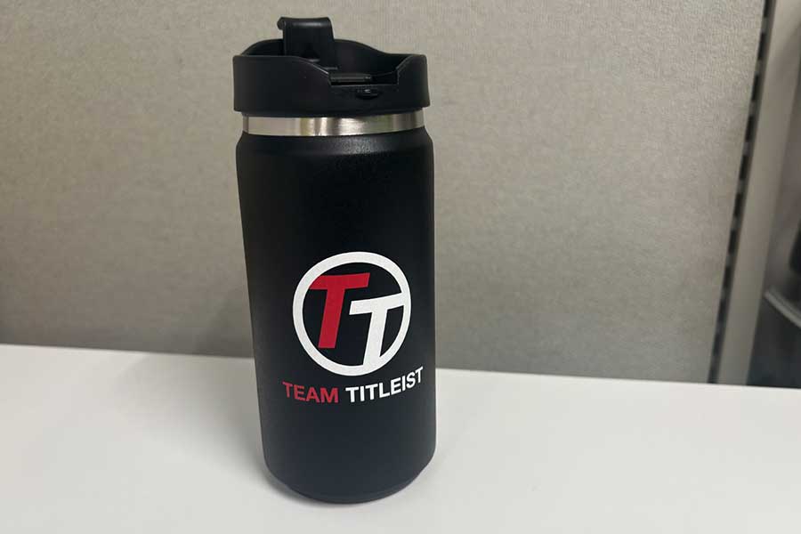 ロゴ入りのオリジナルタンブラー