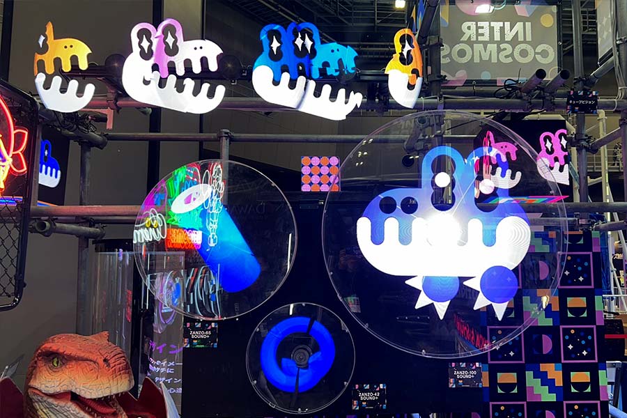 空間に浮かぶホログラム映像ZANZOでアニメーションがより印象的に