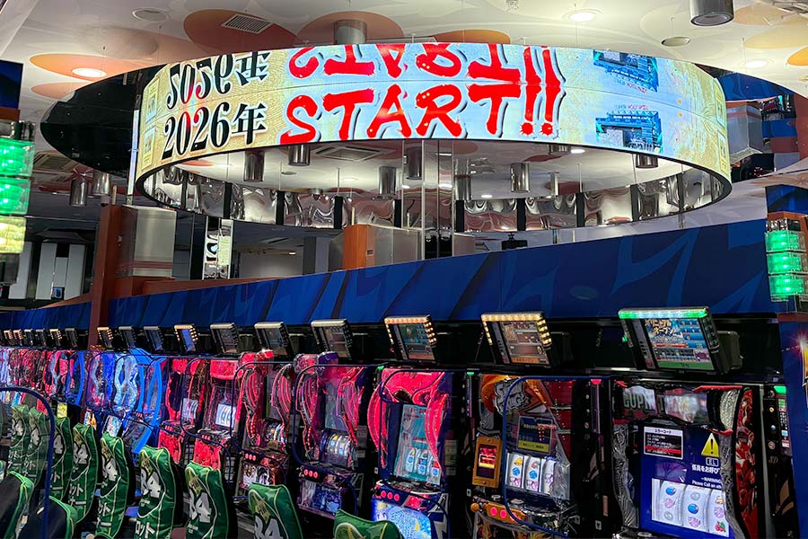 岡山県岡山市のパチンコホールの天井ビジョン装飾