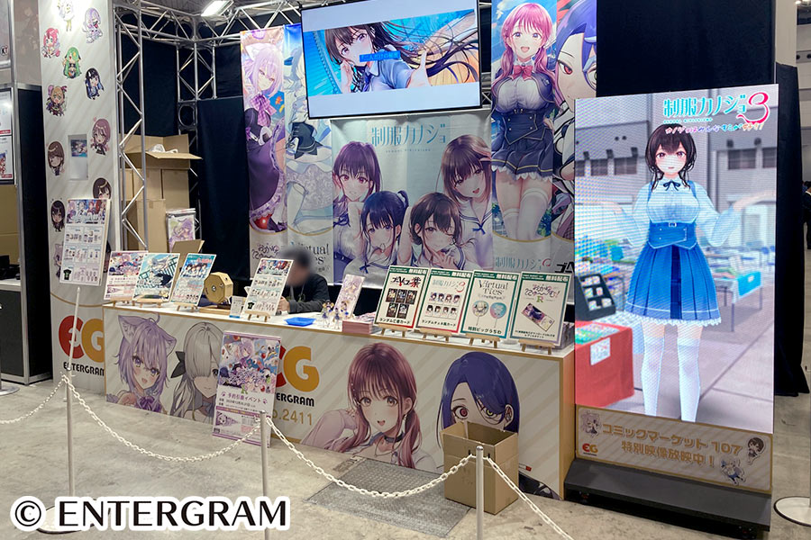 コミケの恋愛系ゲーム紹介ブースでキャラを映し出すパカットビジョン