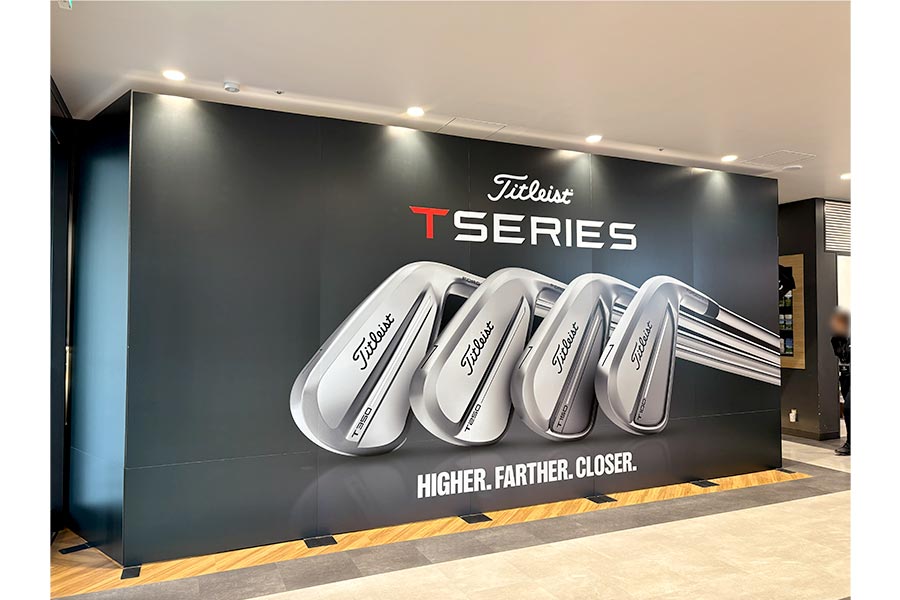 ブースを隠しつつフォトスポットとしても活用できる巨大パネルスタンド