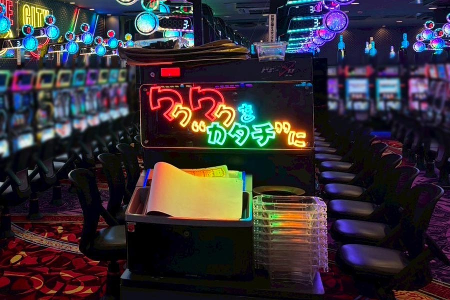 「ワクワクをカタチに」というキャッチフレーズのLEDレインボーネオン