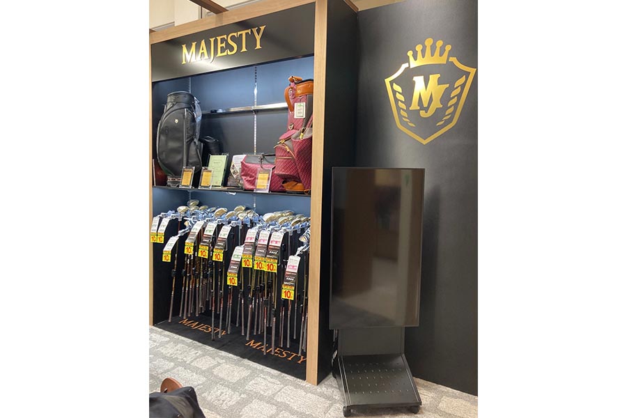 ゴルフクラブの下に敷くのにオリジナル玄関マットを使用