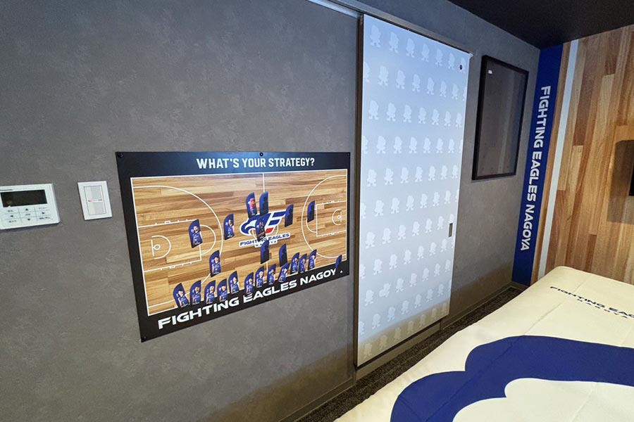 選手の配置をシミュレーションして遊べるマグネットボード