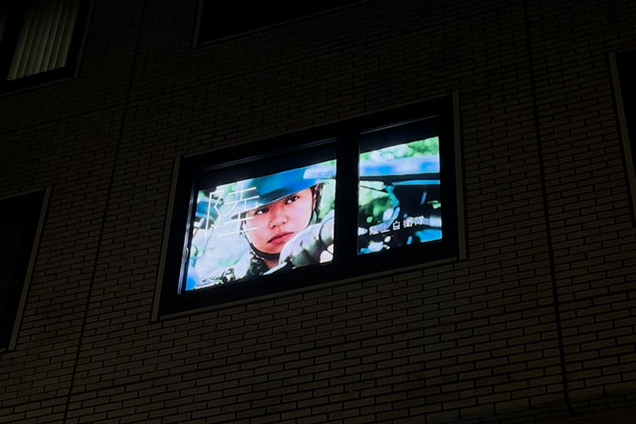 大阪府難波の自衛隊募集案内所のシースルービジョン