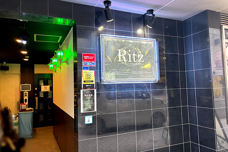 華やかに輝く高輝度ポスターパネルLEDレインボーパネルアウトサイドを店舗看板に