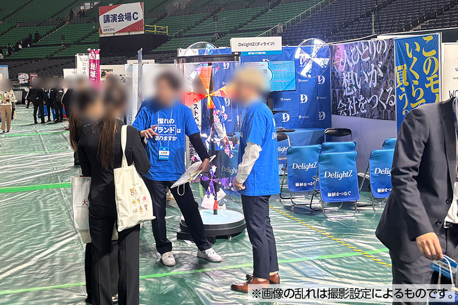 ZANZOで合同企業説明会で思わず就活生が足を止めるブース装飾に