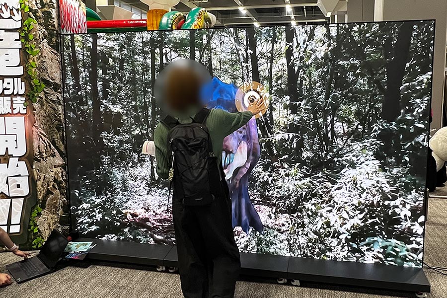 インコスタッチで恐竜を撃退!?