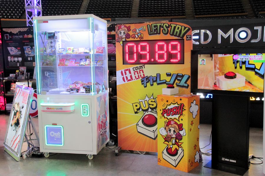 オリジナルクレーンゲームとチャレンジサイネージにる10秒チャレンジゲーム