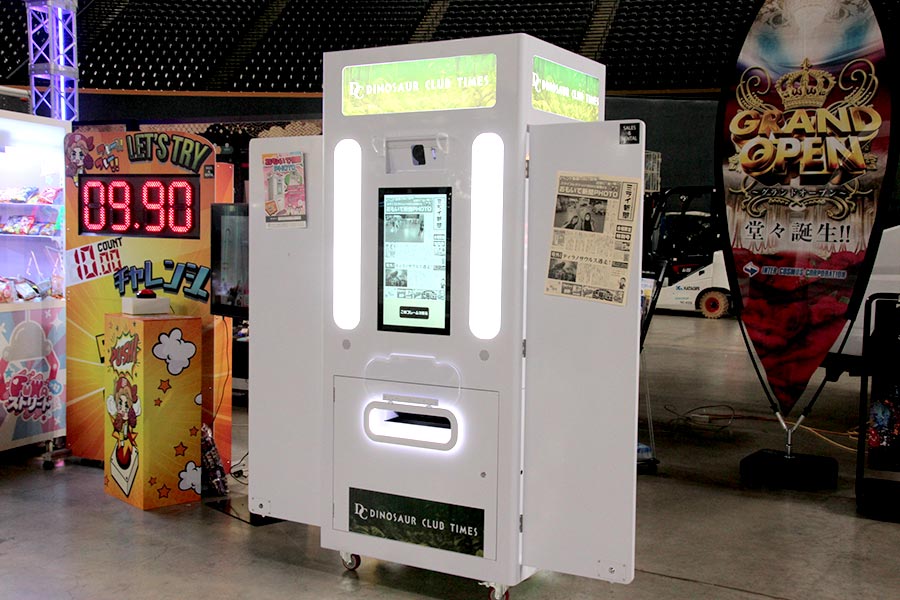 おもいで新聞PHOTOで記念撮影してプリクラのような新聞風のフォトペーパーを発行