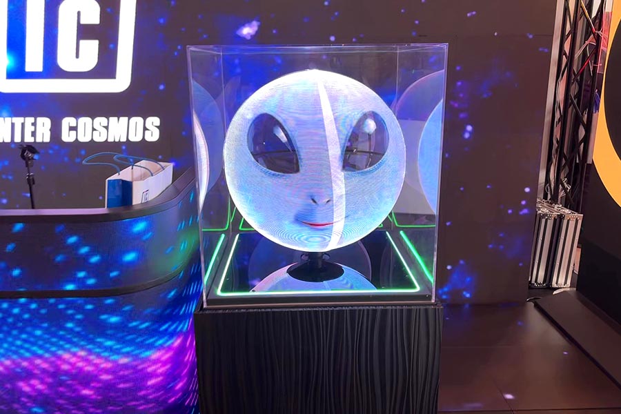 球体型のホログラムサイネージZANZO-50 BALLで宙に浮く透けた映像を表現