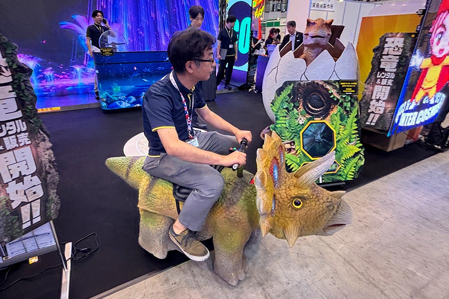 恐竜カート「ディノカート（トリケラ）」は大人気アトラクションに