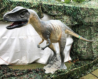 アロサウルス