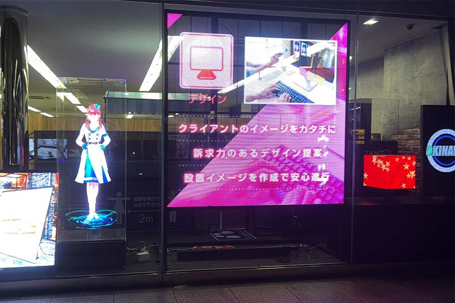 ショーウインドウから見えるビジョンやサイネージ