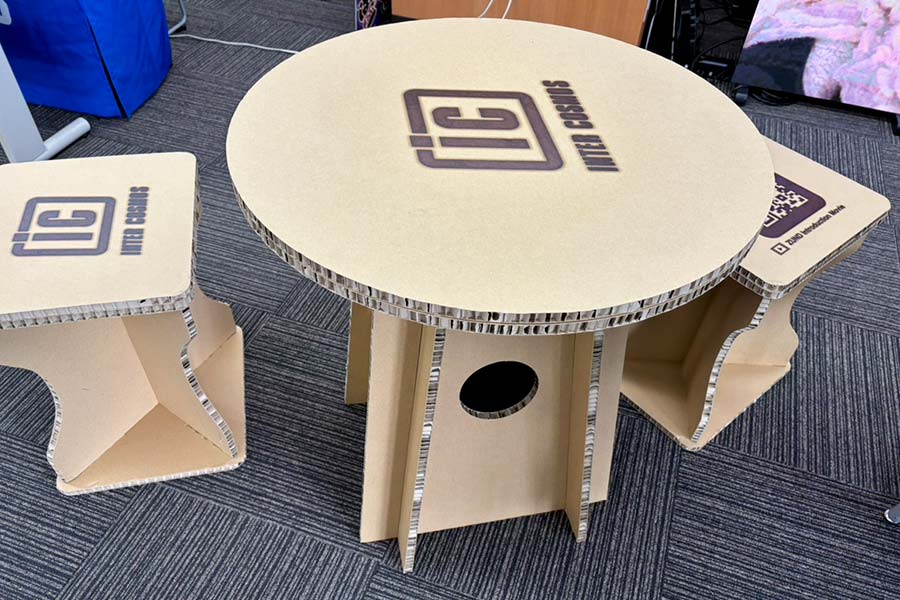 段ボールでできたオリジナル家具