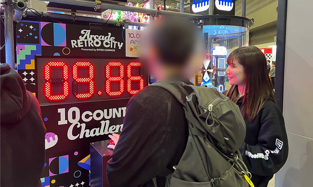 チャレンジサイネージで10秒カウントゲームに挑戦!