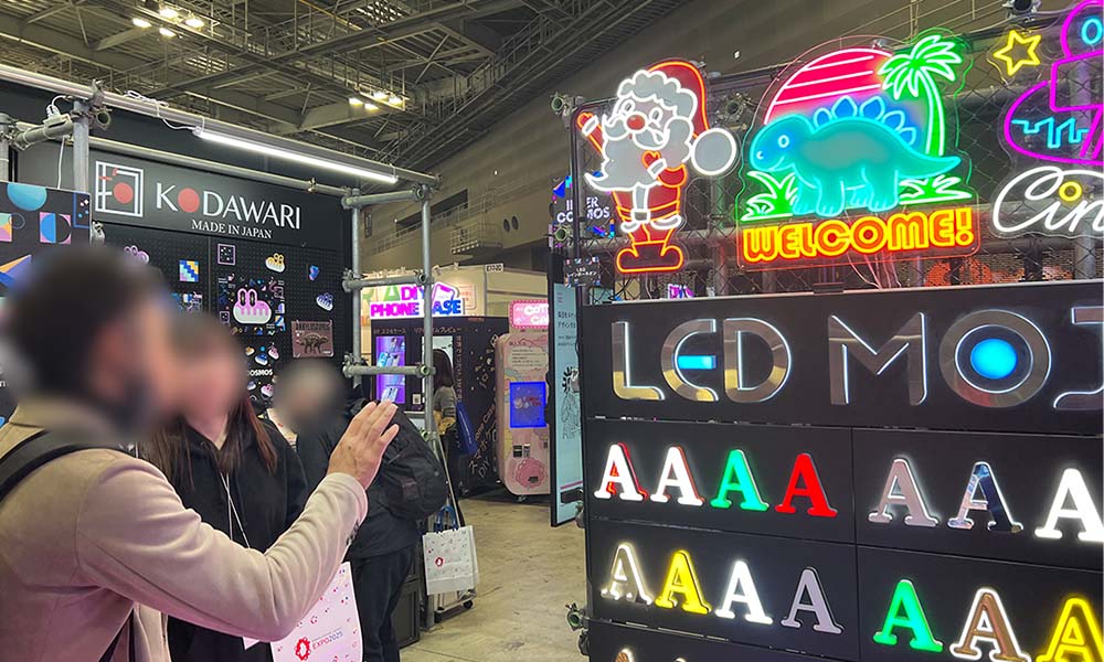 ネオンやLEDカルプ文字でオリジナル看板も作成可能