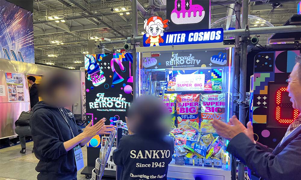 クレーンゲームの景品ゲットで思わず拍手