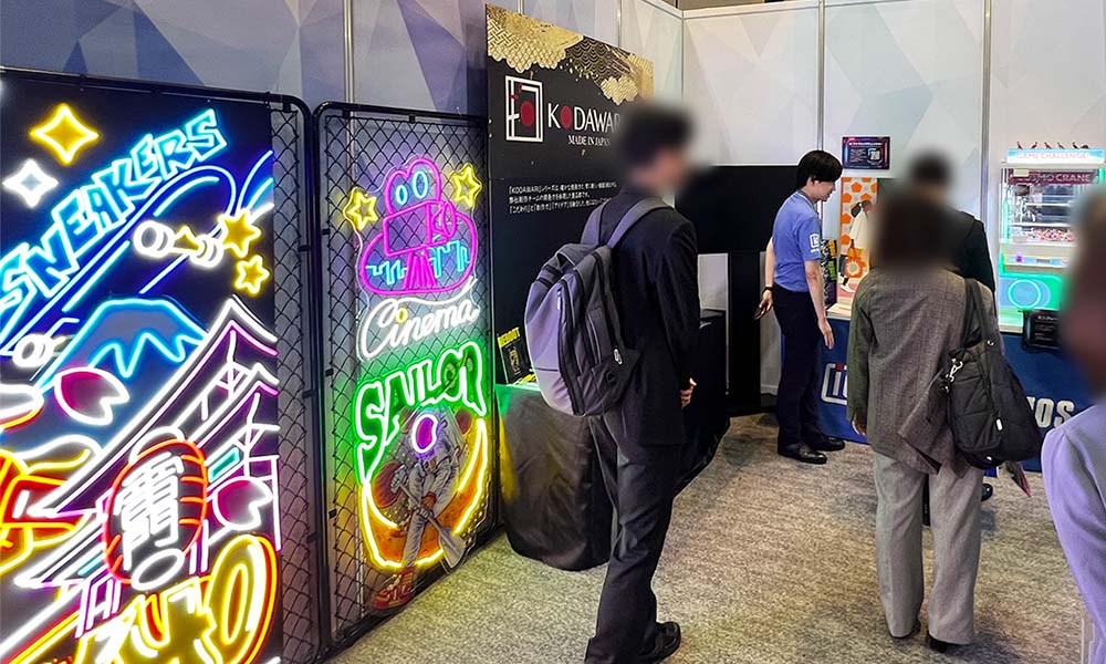 LEDネオンや入れ替え簡単ファブリックパネル「ファブリックチェンジャー」も人気