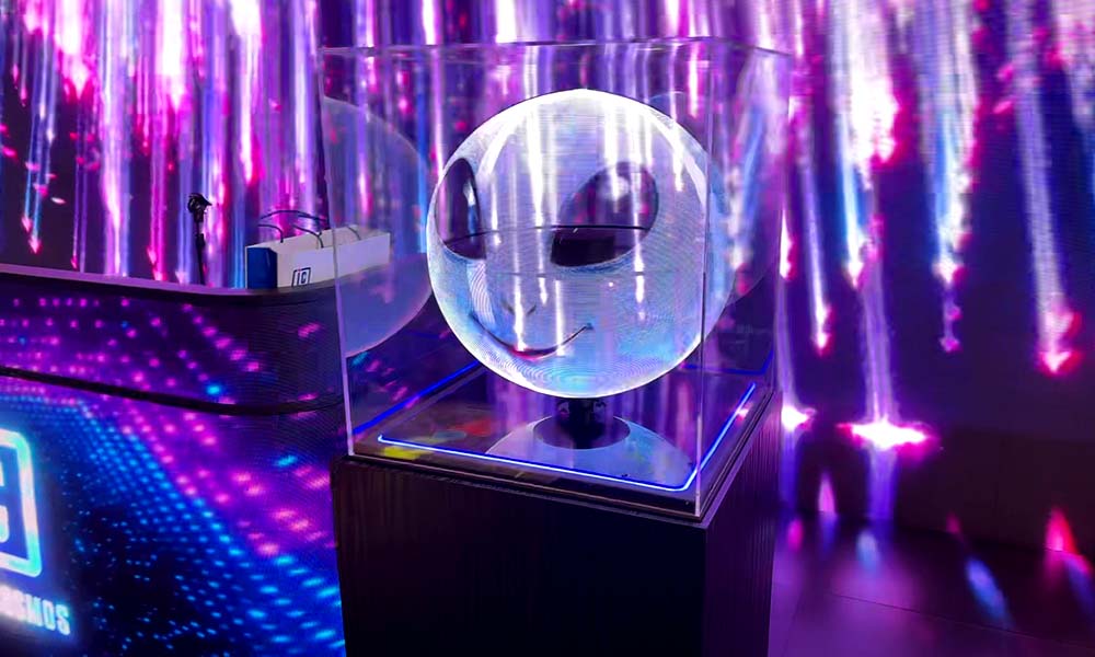 透けている球体映像を楽しめるホログラムサイネージZANZO-50 BALL