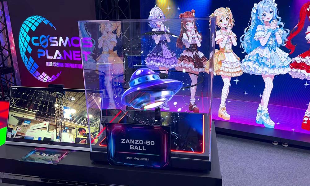 新商品の立体ホログラムサイネージZANZO-50 BALLにUFOが浮かび上がる不思議な映像